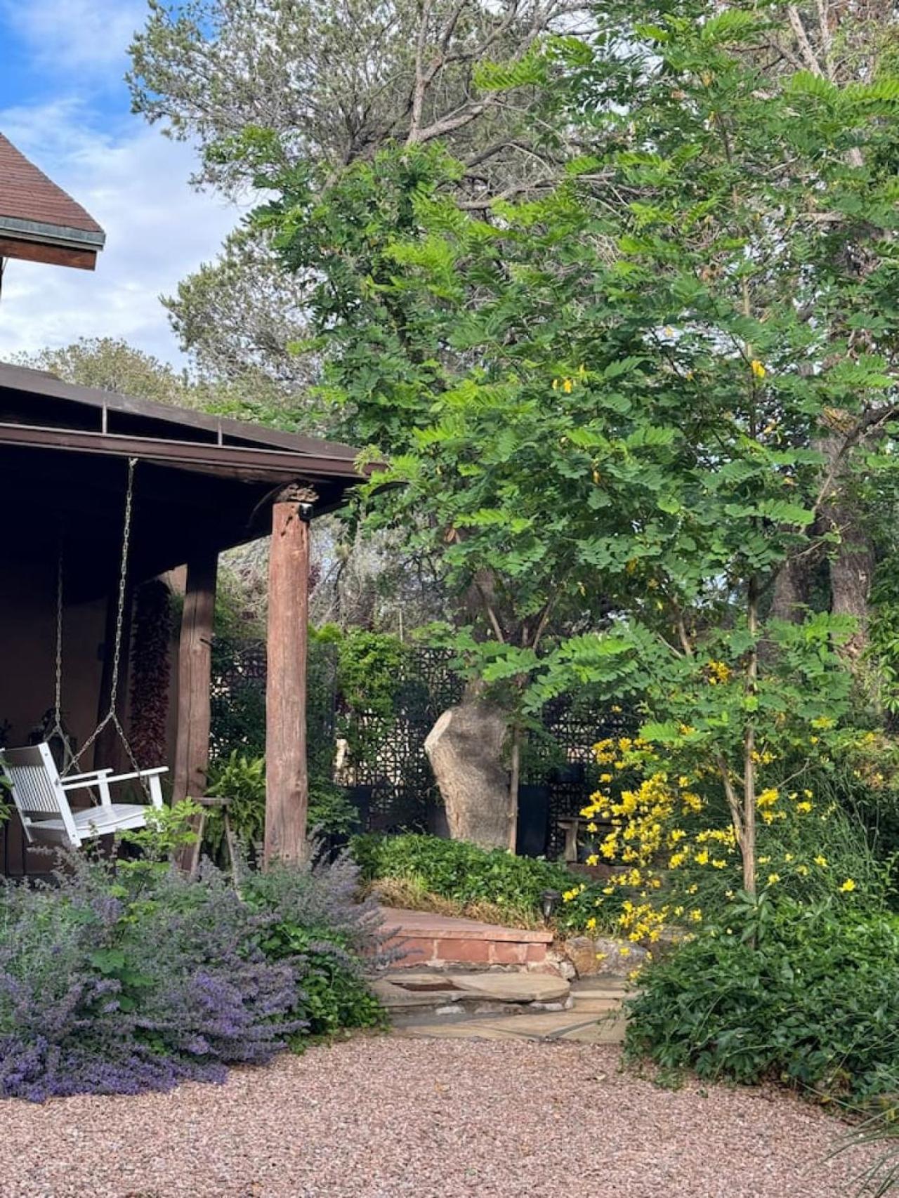Luxury tent Adobe Lair Historic Homestead 8 Min To Plaza Santa Fe