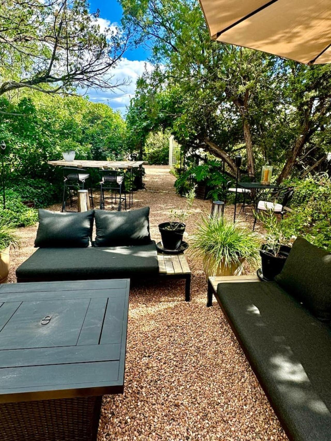 Luxury tent Adobe Lair Historic Homestead 8 Min To Plaza