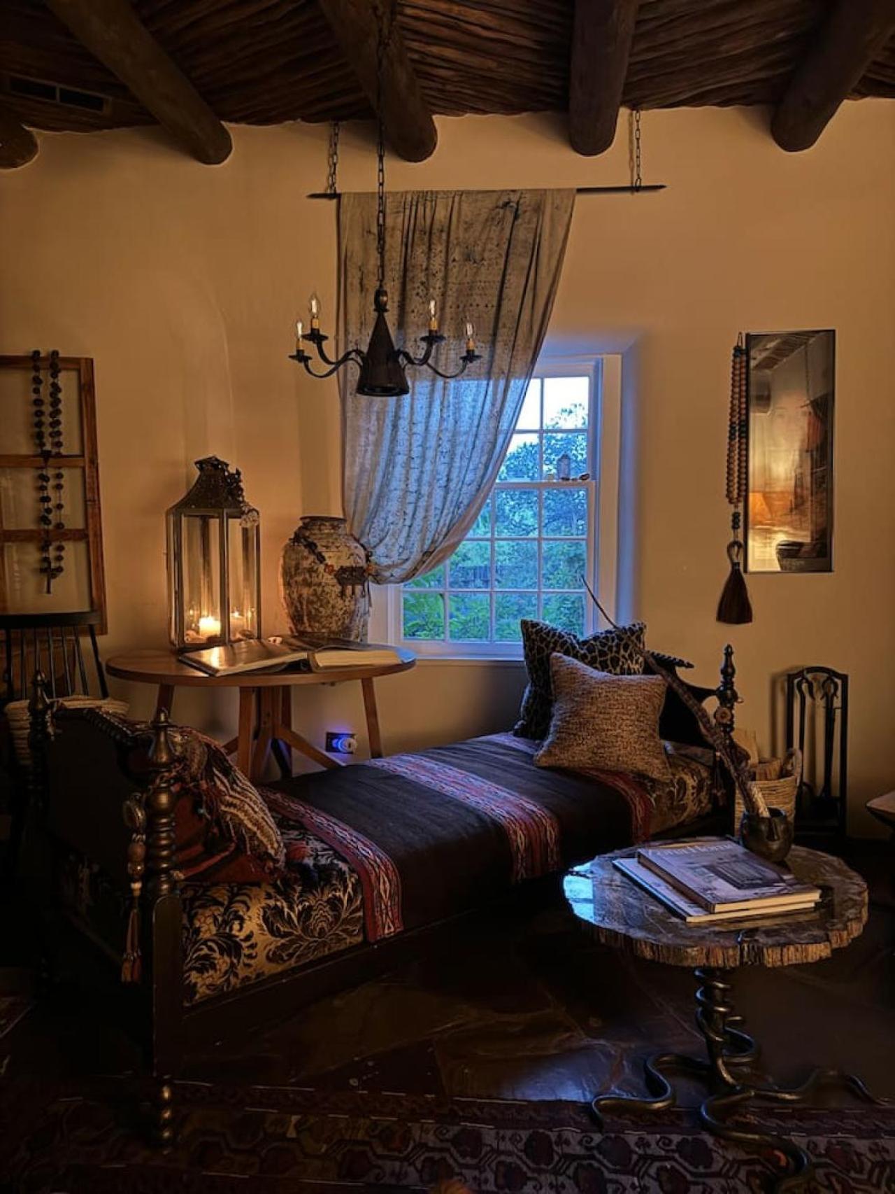 Luxury tent Adobe Lair Historic Homestead 8 Min To Plaza *
