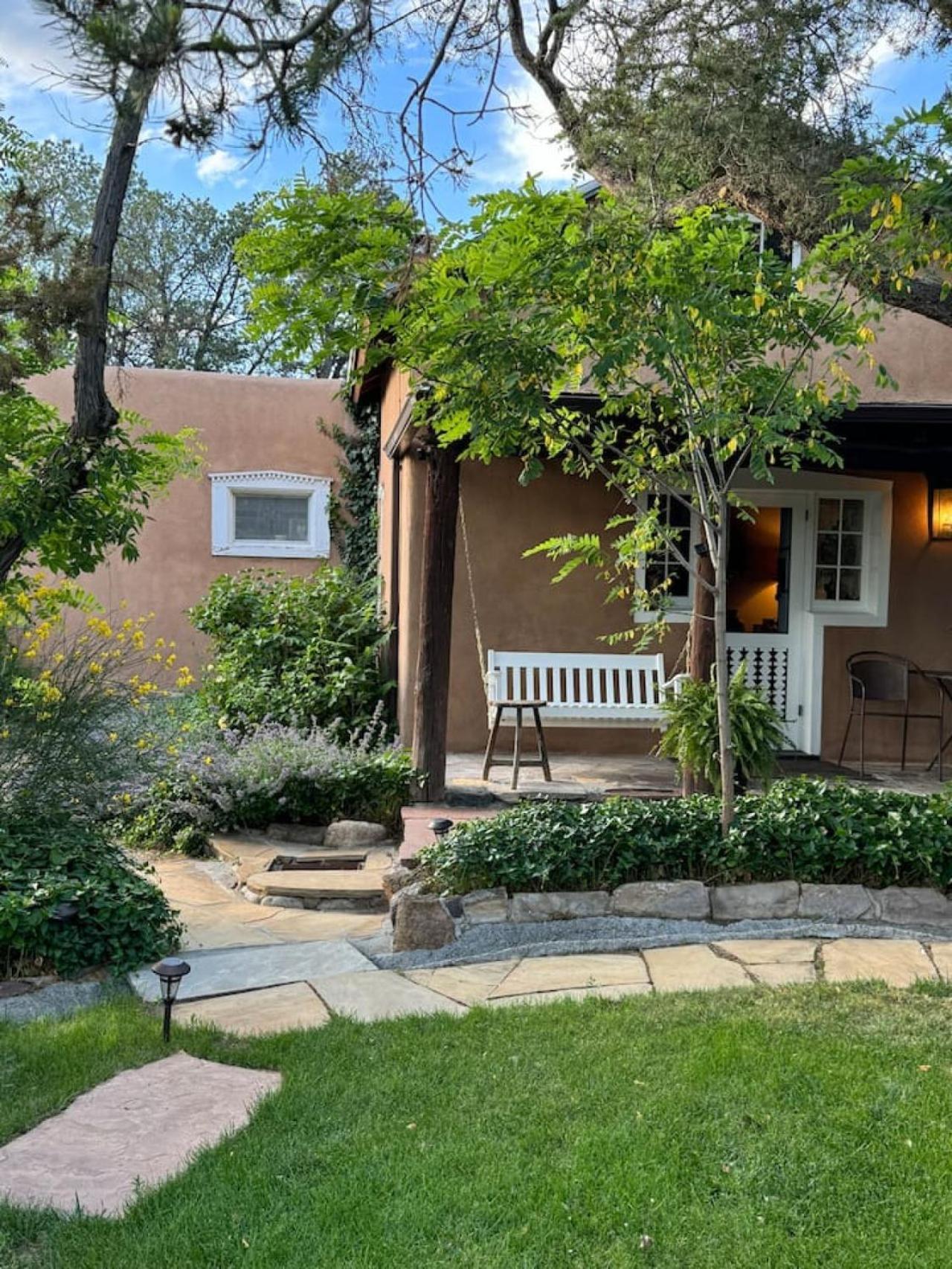 Adobe Lair Historic Homestead 8 Min To Plaza Luxury tent Santa Fe